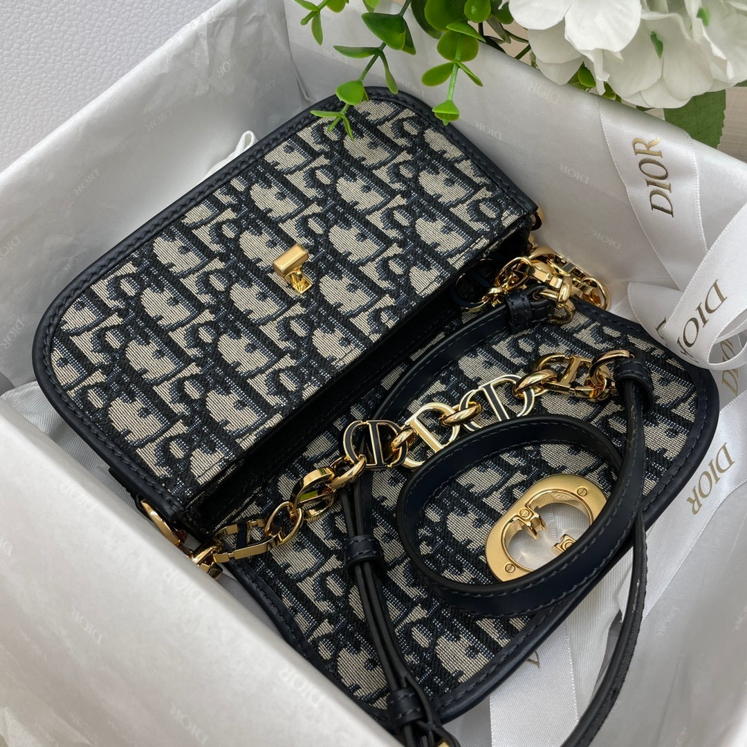 Seddle 30 Montaigne Avenue Women Bag