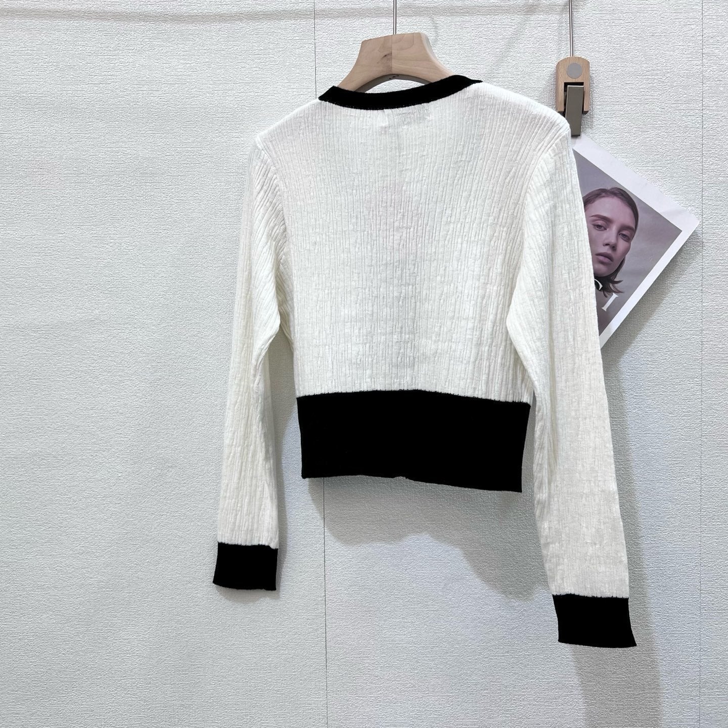 Black and White V-neck Cardigan Women Sweater