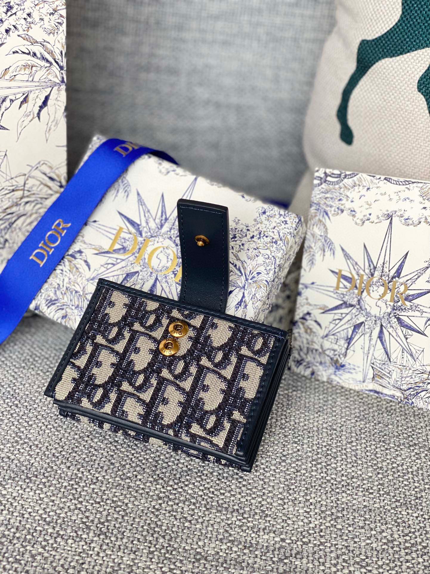 Saddle Women Card Holder