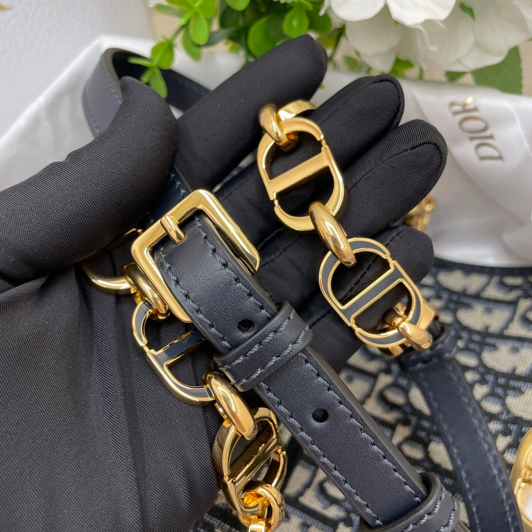 Seddle 30 Montaigne Avenue Women Bag