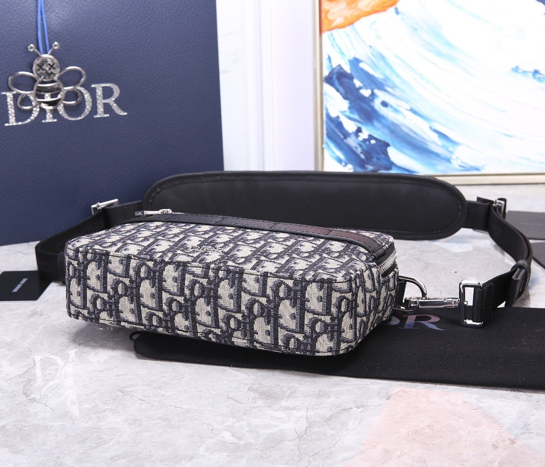 Oblique Jacquard Men Crossbody Bag