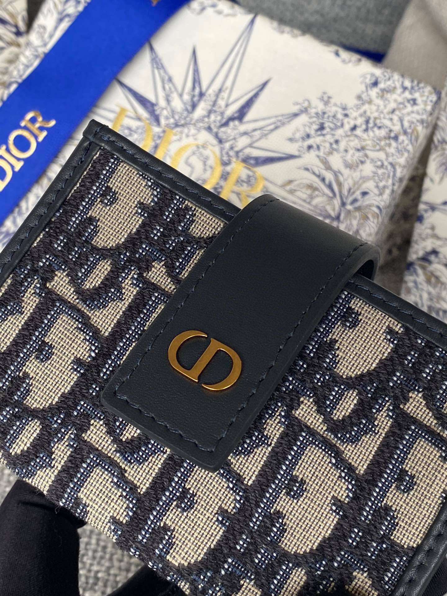 Saddle Women Card Holder